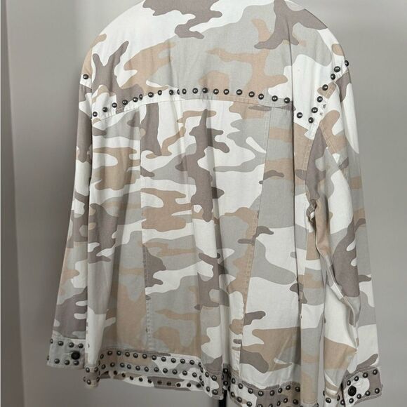 ⭕️ Cinq à Sept Chiara Camo Studded Jacket Women’s - Picture 12 of 14